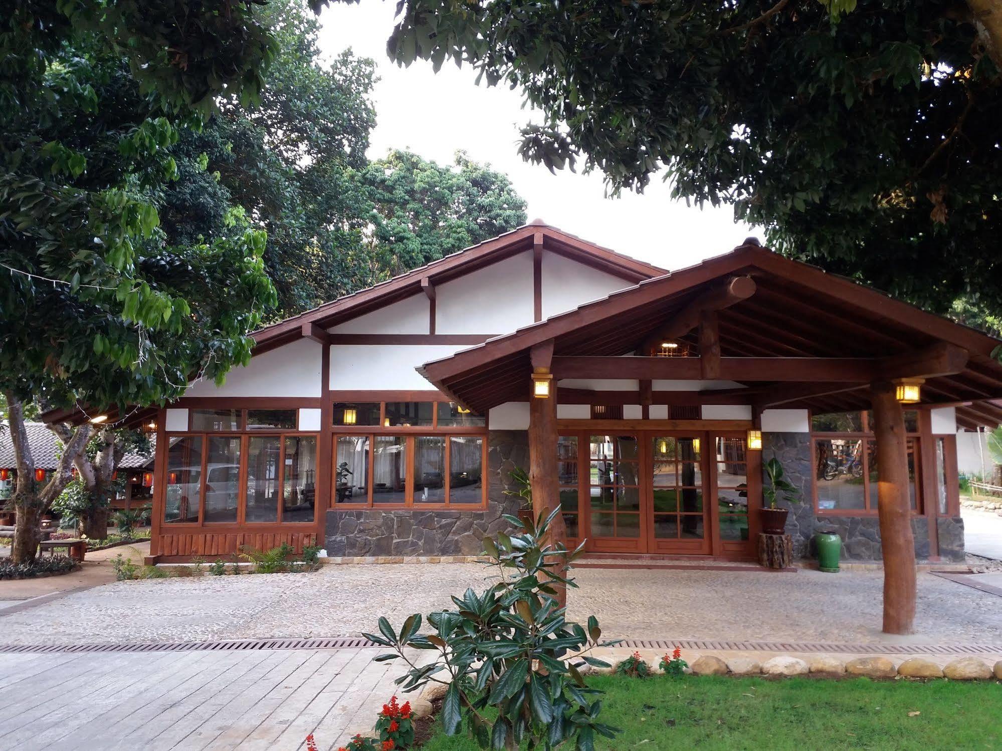 Akimomi Pyin Oo Lwin